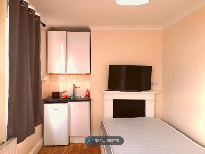 Studio To Rent In Mercia Grove, London, SE13