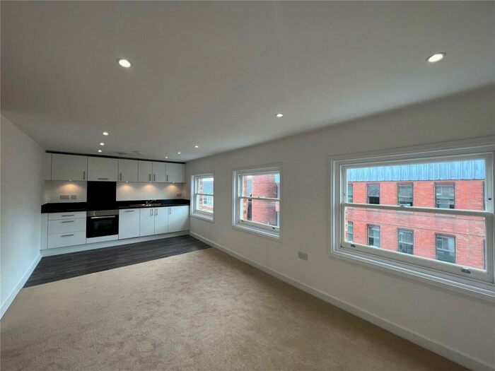 2 Bedroom Apartment To Rent In High Street, Reading, Berkshire, RG1