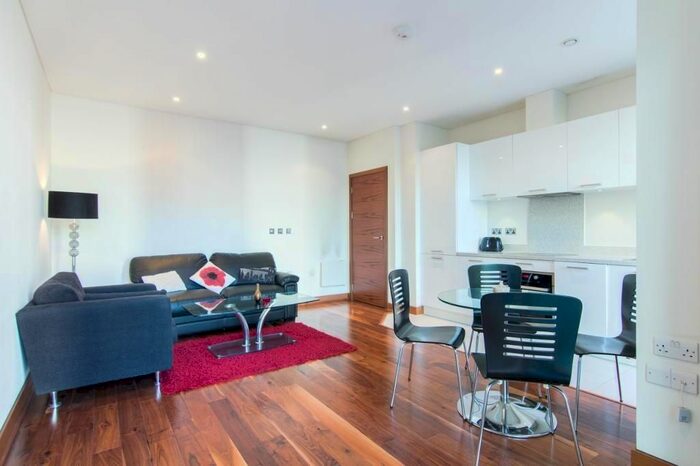 1 Bedroom Flat To Rent In Hawker Building, Battersea, London SW8