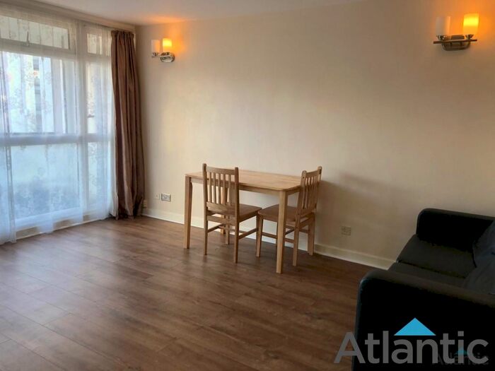 1 Bedroom Flat To Rent In Cooperdale Close, Woodford, IG8
