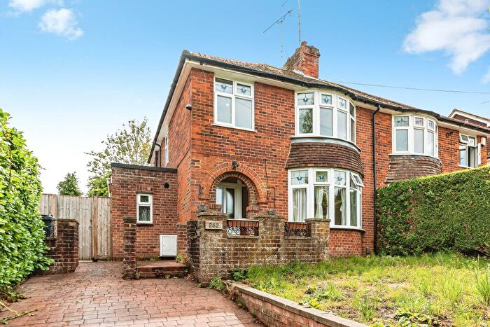 3 Bedroom Semi Detached House For Sale In Kentwood Hill, Reading, RG31