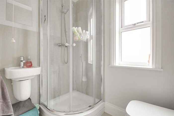 2 Bedroom Apartment To Rent In Millicent Road, West Bridgford, Nottinghamshire, NG2