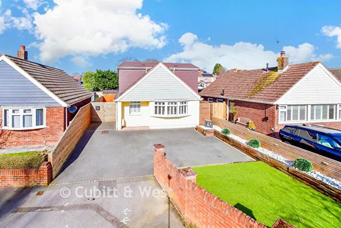 4 Bedroom Chalet For Sale In Timberlane, Waterlooville, Hampshire, PO7