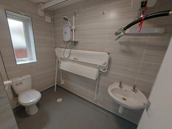 2 Bedroom Flat To Rent In Louis Street, Leeds, West Yorkshire, LS7
