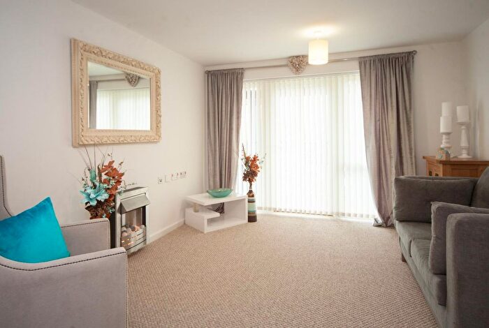 2 Bedroom Flat For Sale In East Road, Middlewich, CW10