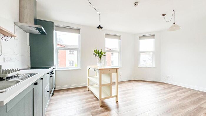 2 Bedroom Flat To Rent In West Street, Bedminster, Bristol, BS3