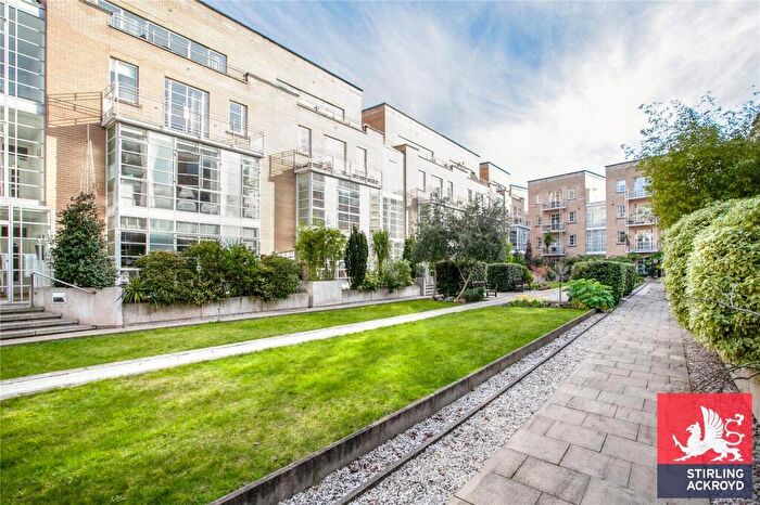 2 Bedroom Apartment To Rent In Roy Square, London, E14