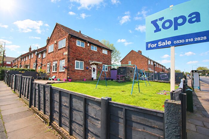 3 Bedroom End Terrace House For Sale In Whins Avenue, Bolton, BL4