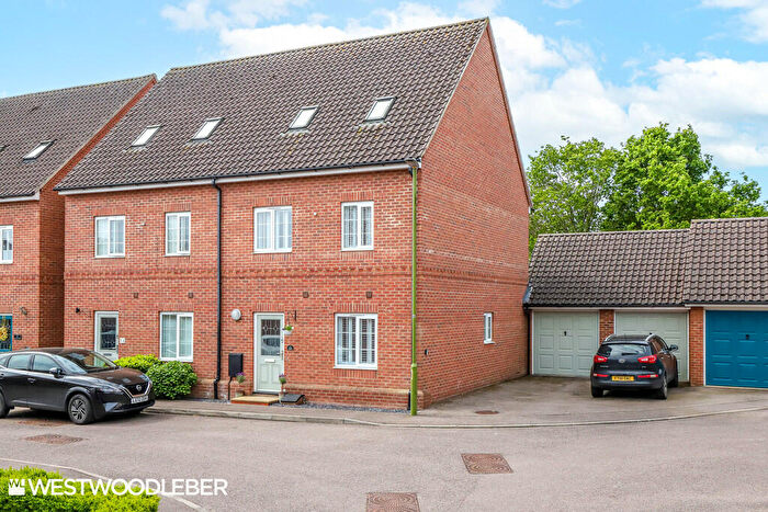4 Bedroom Semi-Detached House To Rent In Harmonds Wood Close, Broxbourne, EN10