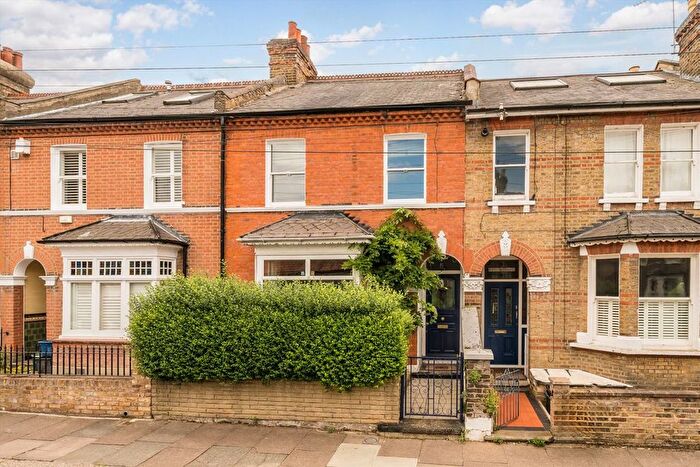 2 Bedroom Detached House For Sale In Northcote Road, Twickenham, TW1