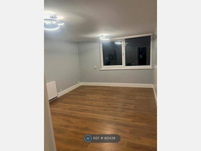 2 Bedroom Flat To Rent In Downs Court, Luton, LU1
