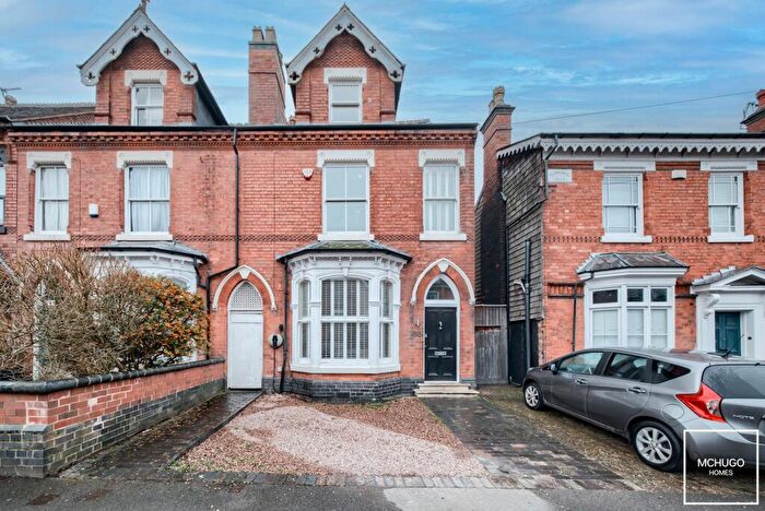 4 Bedroom End Of Terrace House For Sale In Lonsdale Road, Birmingham, B17