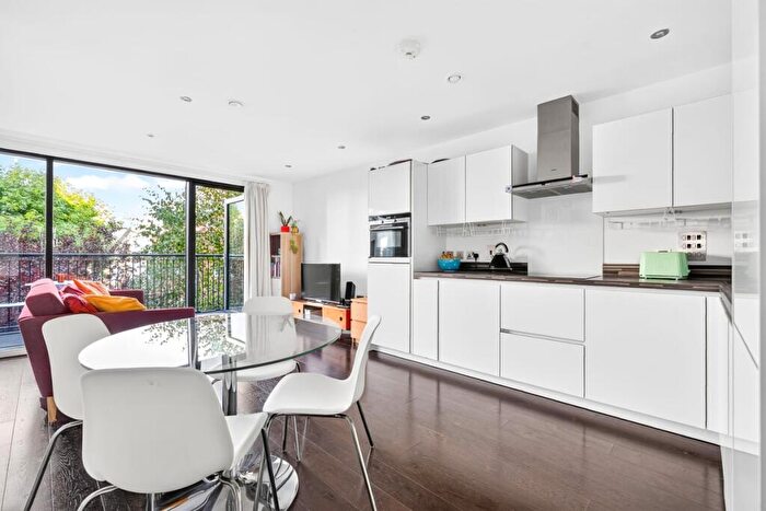 1 Bedroom Flat For Sale In Camden Road, London, NW1