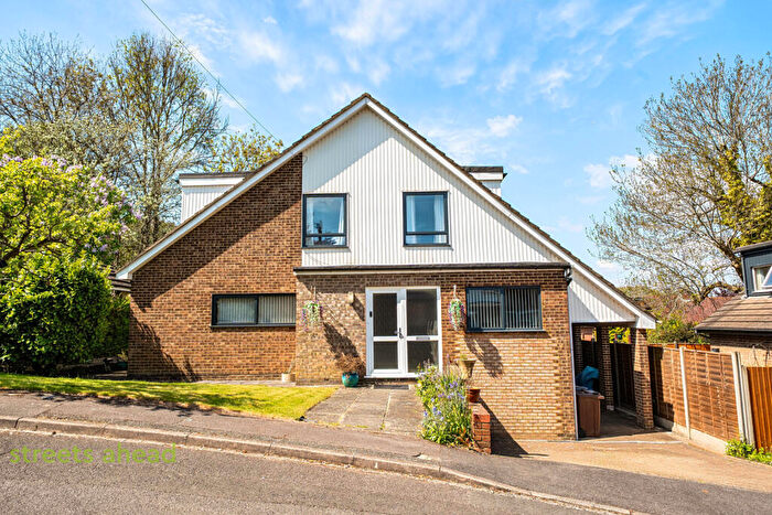4 Bedroom Detached House For Sale In Haycroft Close, Coulsdon, CR5