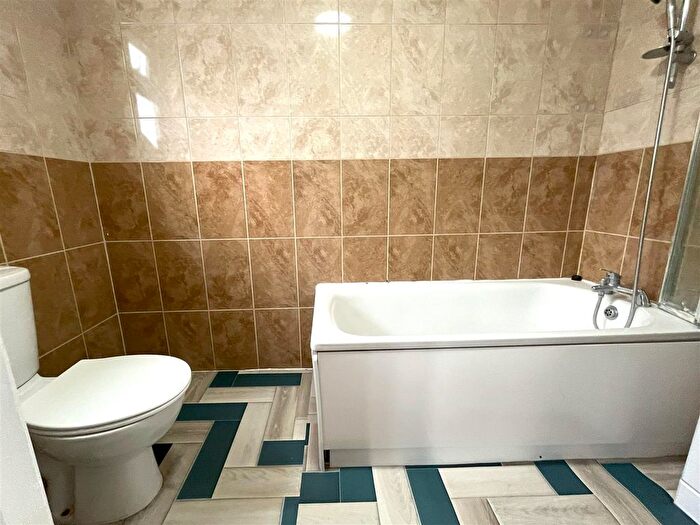 5 Bedroom Terraced House To Rent In Blythswood Road, Ilford, IG3