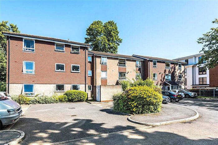1 Bedroom Flat For Sale In Wellingtonia House, Church Road, Addlestone, Surrey, KT15