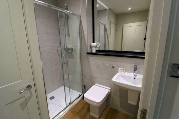 2 Bedroom Flat To Rent In Park Way, Newbury, Berkshire, RG14