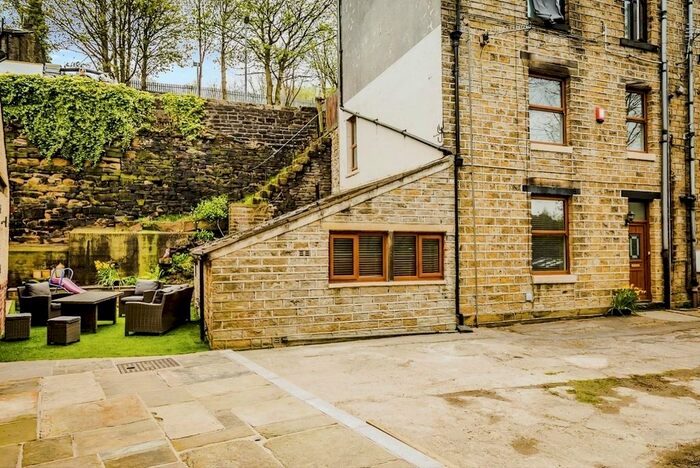 3 Bedroom Cottage To Rent In Bargate, Linthwaite, Huddersfield, West Yorkshire, HD7