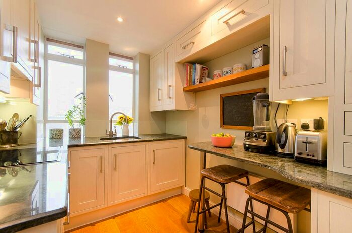 2 Bedroom Flat To Rent In Lower Sloane Street, Sloane Square, London, SW1W