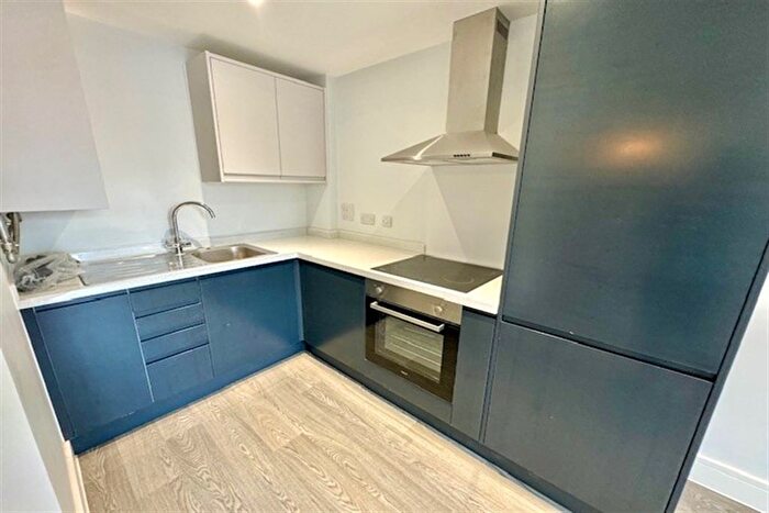 1 Bedroom Flat To Rent In Clarendon Apartments, Canal Walk, Southampton, SO14