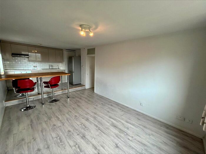 1 Bedroom Apartment To Rent In Porchester Mead, Beckenham, BR3