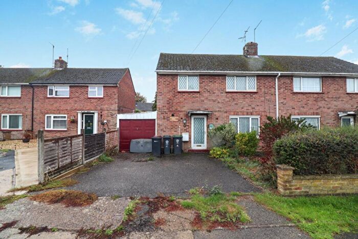 3 Bedroom Semi-Detached House For Sale In Slaters Close, Rushden, NN10