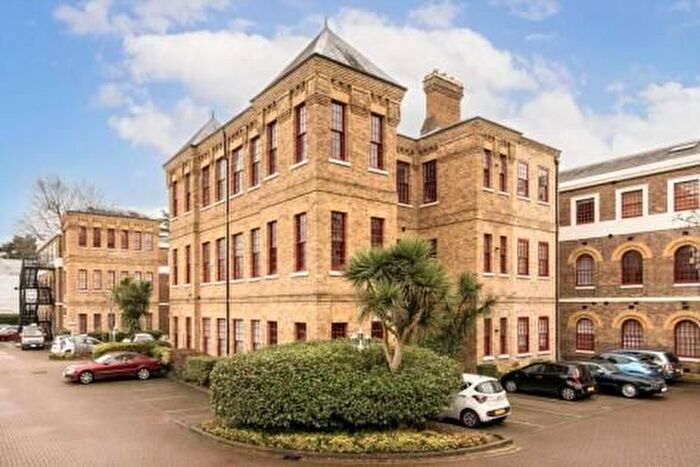 3 Bedroom Flat To Rent In Alderson Place, Southall, UB2