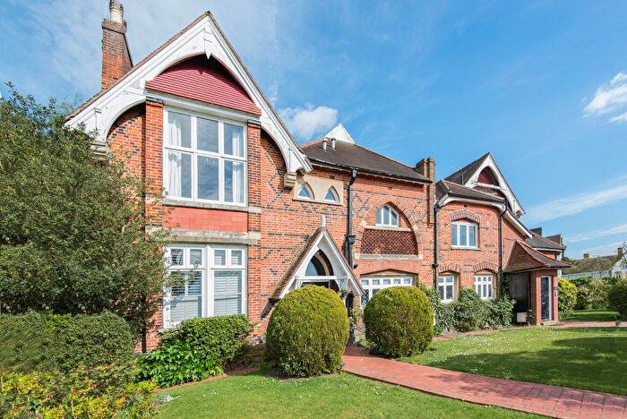 3 Bedroom Flat To Rent In Glencairn House, SW19