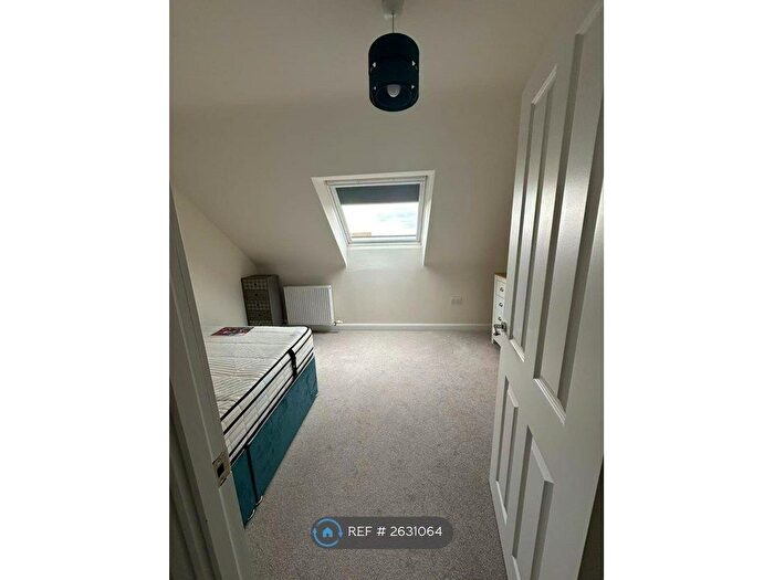 4 Bedroom Semi-Detached House To Rent In Vickers Way, Warwick, CV34