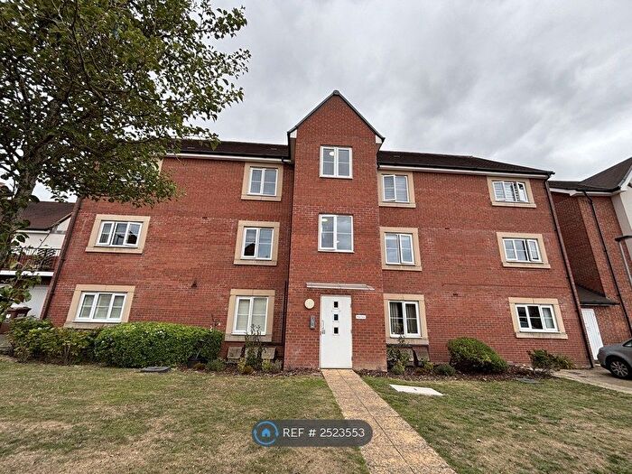 2 Bedroom Flat To Rent In Royal Court, Bushey, WD23