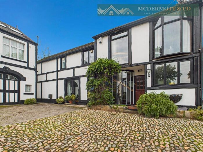 4 Bedroom Cottage For Sale In The Stables, Westerhill, Ashton-Under-Lyne, OL7