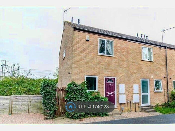 2 Bedroom End Of Terrace House To Rent In Moss Bank, Cambridge, CB4