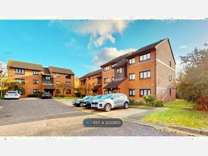 2 Bedroom Flat To Rent In Chadwell Heath, Romford, RM6