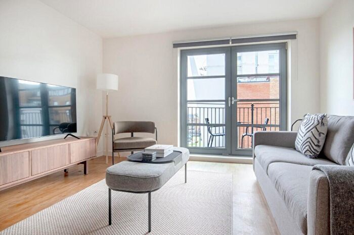 1 Bedroom Apartment To Rent In Commercial Road, London, E14