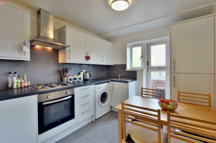 4 Bedroom Apartment To Rent In New North Road, Islington, N1