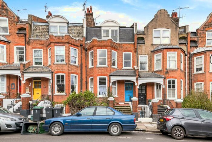 3 Bedroom Apartment To Rent In Hillside Gardens, Highgate, N6