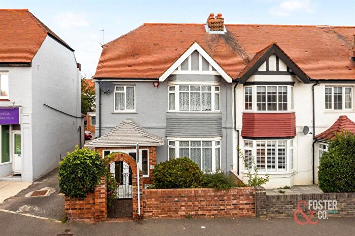 4 Bedroom End Of Terrace House For Sale In Old Shoreham Road, Hove, BN3