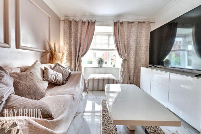 4 Bedroom Detached House For Sale In Longwall Close, Mapplewell, S75