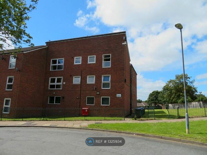 3 Bedroom Flat To Rent In Roachdale, Manchester, OL12