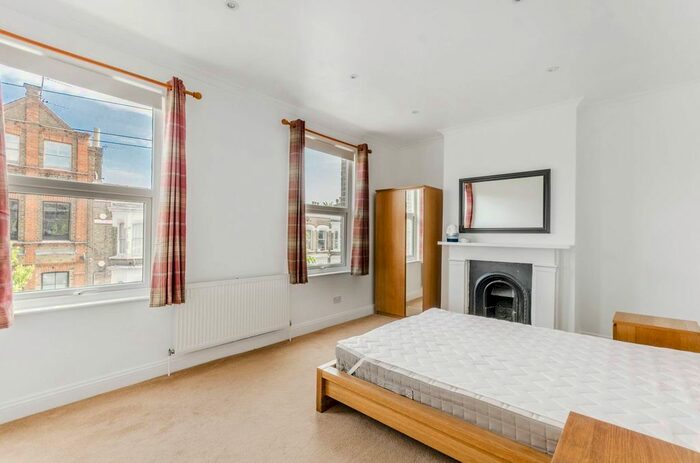 2 Bedroom Flat To Rent In Elm Park, Brixton, London, SW2