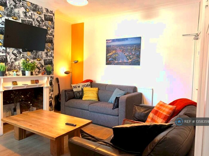 5 Bedroom Terraced House To Rent In Sealand Road, Chester, CH1