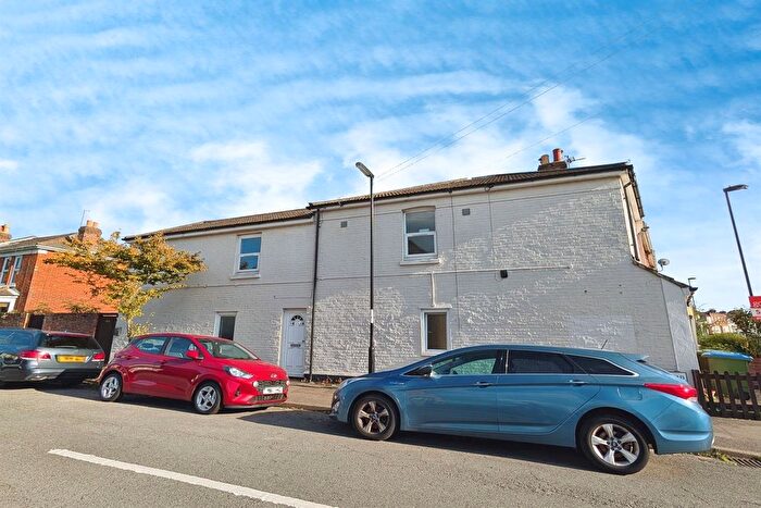1 Bedroom Flat To Rent In Foundry Lane, SO15
