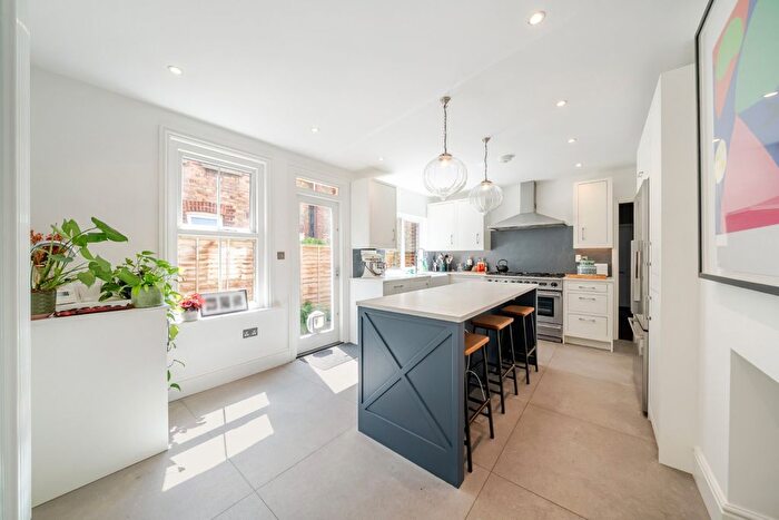 3 Bedroom Flat For Sale In Valley Road, Streatham Hill, London, SW16