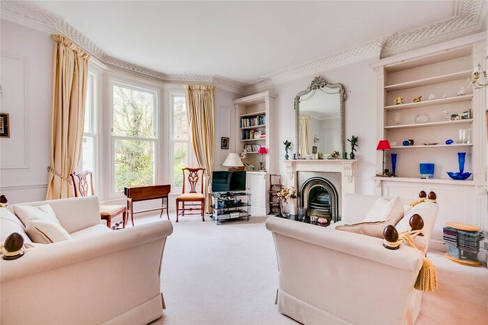 2 Bedroom Flat To Rent In Montague Road, Richmond, Surrey, TW10