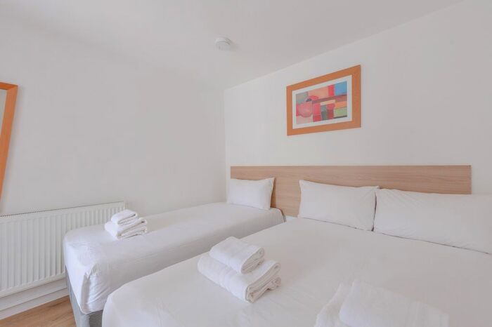 1 Bedroom Flat To Rent In Lndn-H - Hartington Road, London, E16