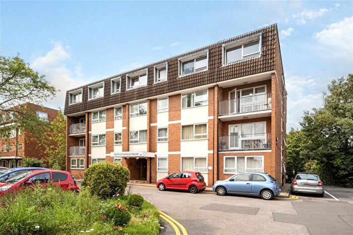 3 Bedroom Flat To Rent In Northumberland House, Ballards Lane, Finchley, London, N3