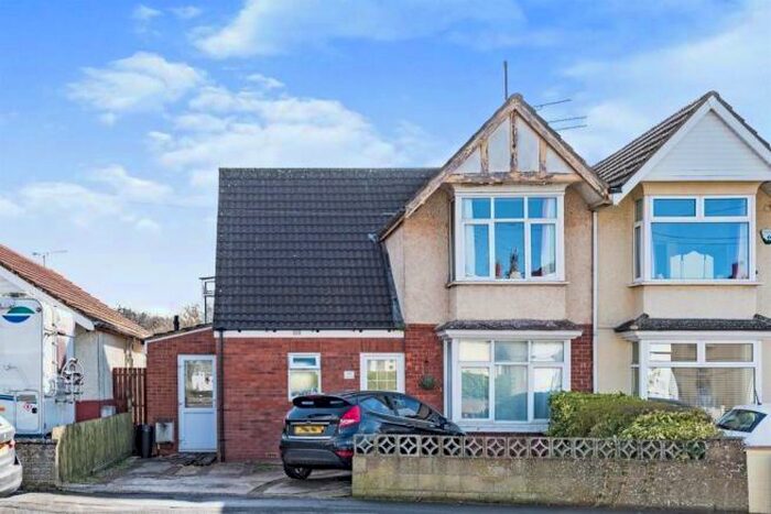 3 Bedroom House To Rent In Croft Road, Swindon, SN1