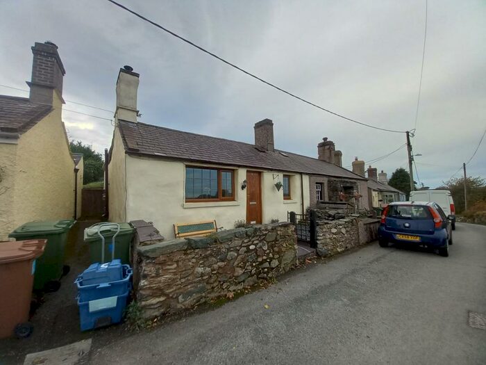 2 Bedroom Cottage To Rent In Rhyd Y Groes, Pentir, LL57