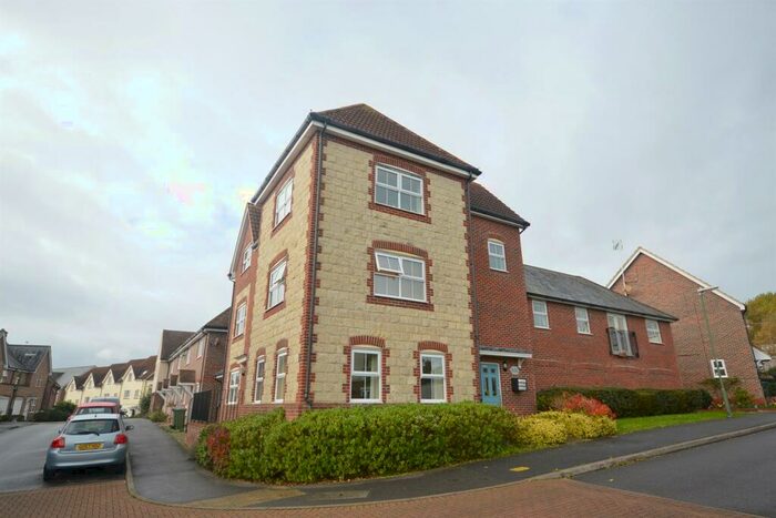 2 Bedroom Flat To Rent In Riverside, Codmore Hill, Pulborough, RH20