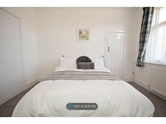 3 Bedroom Flat To Rent In Princes Court, Bournemouth, BH1